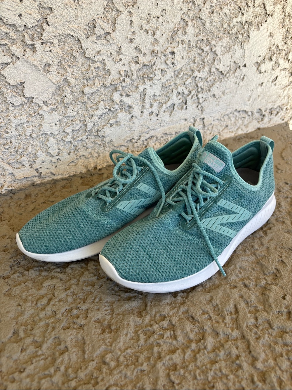 New Balance Women’s FuelCore Coast v4 Running Shoes Sneakers Teal Size 9